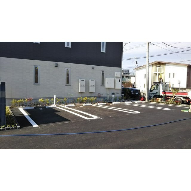 グリシーヌＡ・Ｂ棟の駐車場