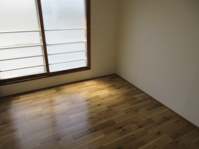 ロイヤルハイツの洋室