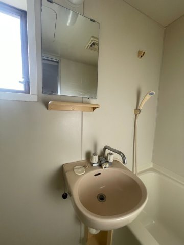 ハイツたちばなの洗面所|忙しい朝には欠かせない洗面所です