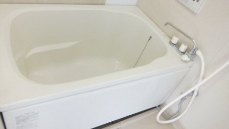 フォーブルイシイＢの浴室|給湯付きです。