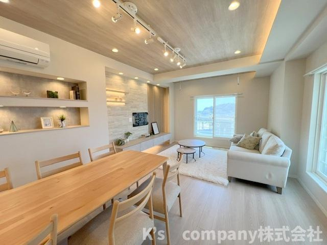 ◎藤沢市片瀬海岸2丁目　片瀬東映マンションの居間・リビング|リビングは広々18.8帖◇2面採光の明るい日差しが差し込みます◇