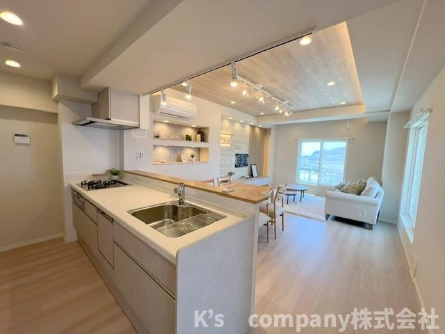 ◎藤沢市片瀬海岸2丁目　片瀬東映マンションのキッチン|リビングにいるご家族を感じながらお料理ができるカウンターキッチン☆