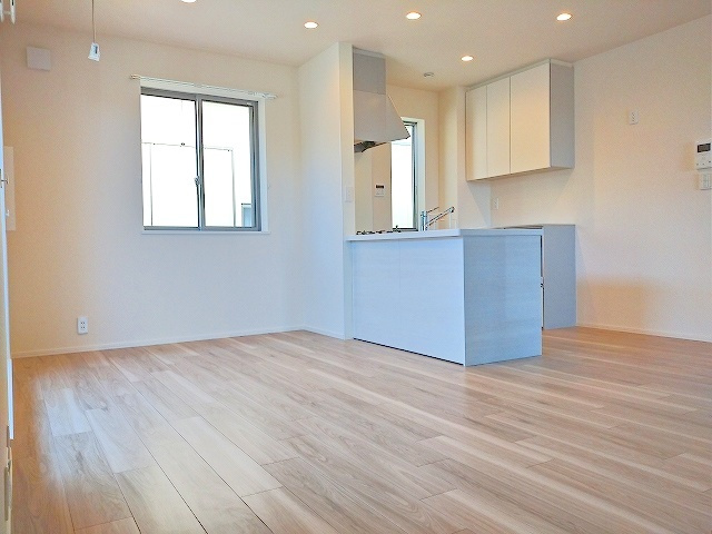メゾン　ソレイユの居間・リビング|★２面採光の明るいお部屋です★