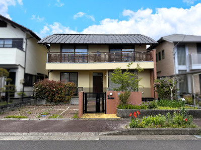 「全室南向き」高知市長浜蒔絵台1丁目　中古一戸建ての外観|落ち着いた街並みに調和する邸宅☆