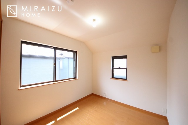 【庭】 | 青く澄み渡った綺麗な空と、陽の光をたっぷりと受ける、そんな住宅で新生活をスタートしてみませんか？見学・ご相談等、ミライズホーム(株)までお気軽にご連絡下さい♪