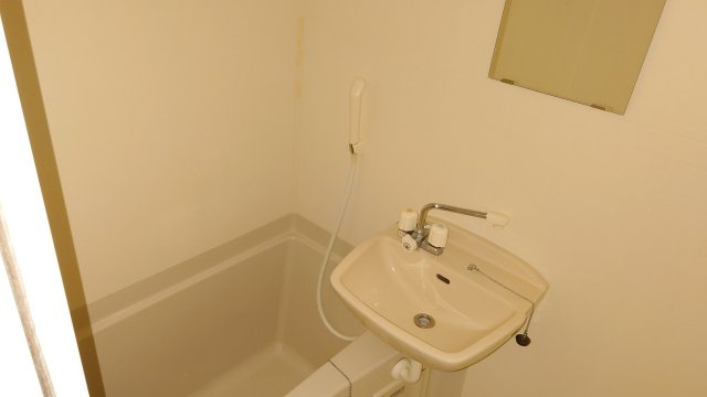 レオパレスけやき通りハイツの浴室