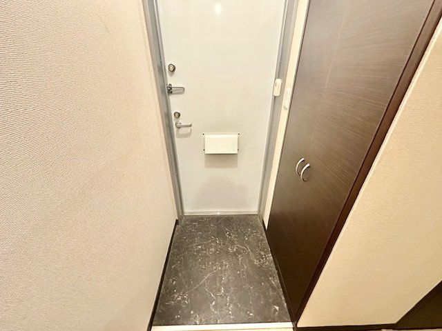 レオネクストクレディの玄関