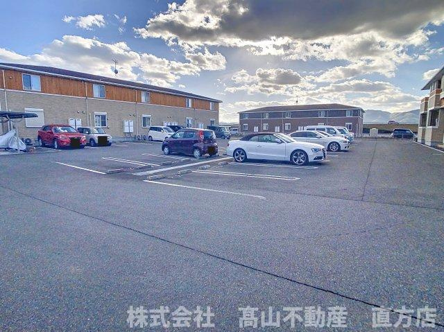 ピンズ感田Ⅲの駐車場