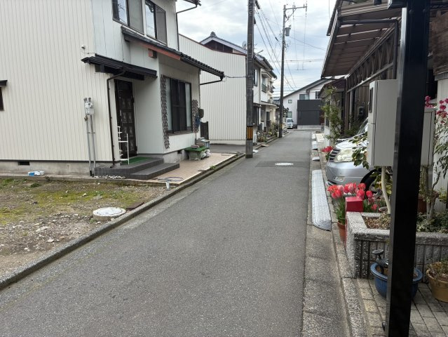 福井市足羽1丁目　土地の前面道路含む現地写真