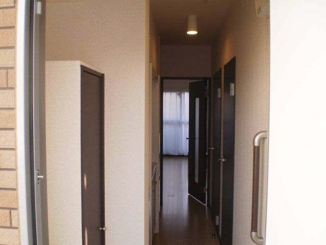 レオネクスト八重の玄関|玄関からお部屋まで
