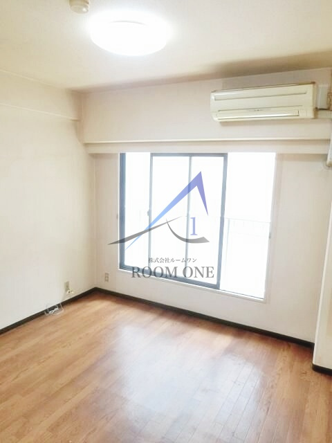 ウィン青山の居間・リビング|洋室のお部屋です。
