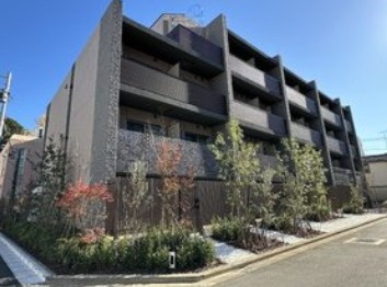 【外観】 | コンシェリア中野南台THE　RESIDENCE | 鉄筋コンクリート造のがっちりとした建物。