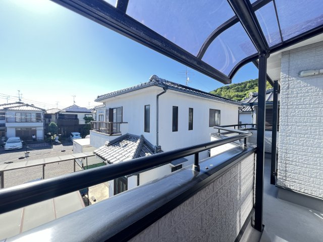 橿原市木原町のバルコニー|外からの目が気にならないバルコニーで洗濯物が干せます
