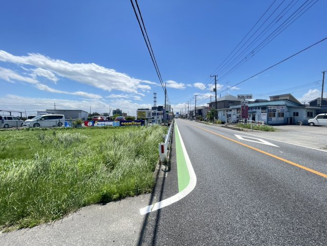 敷地面積２１４坪　売地　川越市石田　事業用地の前面道路含む現地写真|二方道路！西側公道約１１ｍ、北側公道約２．５ｍ