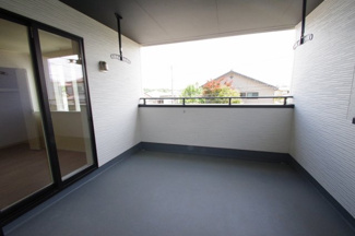 【バルコニー】 | 【仲介手数料無料！！】町田市鶴川1丁目　新築戸建て（全5棟）4号棟　6580万円 | ワイドインナーバルコニー
