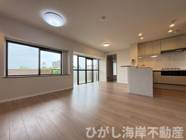 ダイアパレスエクシード茅ヶ崎の居間・リビング|新規リフォーム完了！　18.2帖　LDK