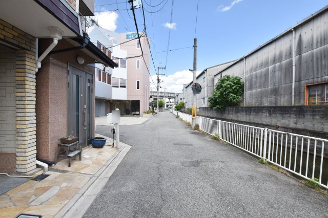 尼崎市食満7丁目中古戸建｜3LDK＋駐車1台可の前面道路含む現地写真|前面道路　幅員約4.5ｍ