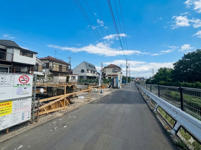 武蔵村山三ツ藤3丁目　全２棟　 新築戸建の前面道路含む現地写真