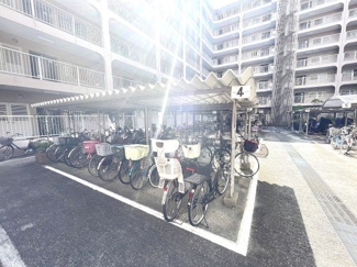 【駐輪場】 | 白鷺スカイハイツ | 全室クロス張り替えますよ！綺麗な壁紙で部屋が明るく見えて気持ちも明るくなりますね♪