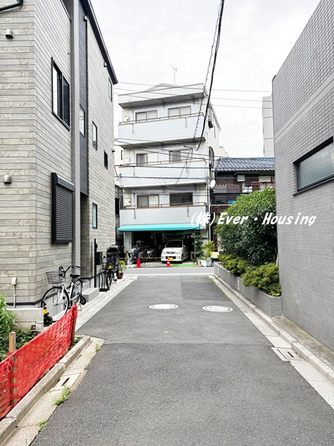 荒川区東日暮里　建築条件付き売地　土地分譲可能の前面道路含む現地写真