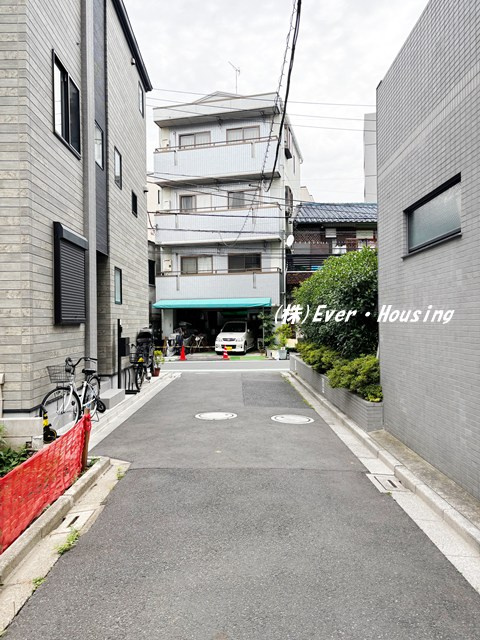 荒川区東日暮里　建築条件付き売地　土地分譲可能の前面道路含む現地写真