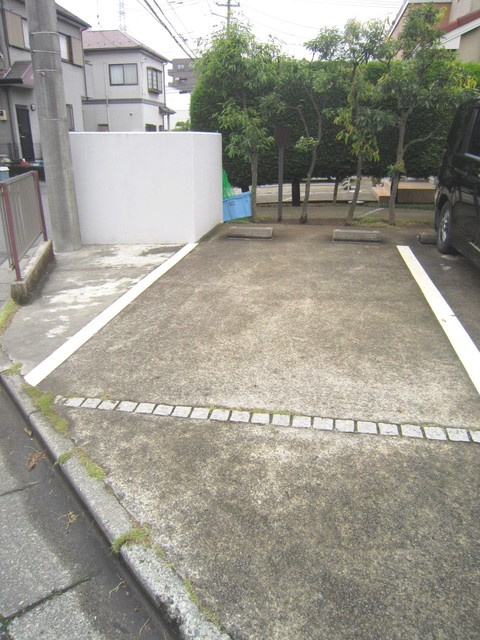 クイーンズヒルＤ棟の駐車場