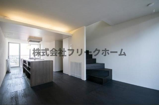 武蔵野市西久保１丁目の賃貸マンションの居間・リビング