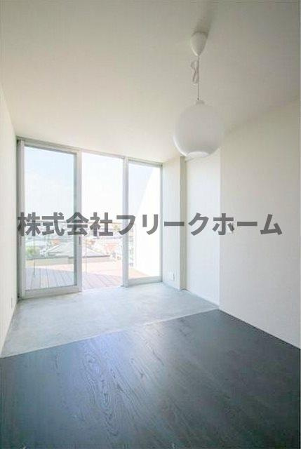 武蔵野市西久保１丁目の賃貸マンションの玄関
