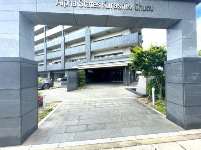 アルファステイツ倉敷中央のその他共用部分|・エントランス（外）
管理人が平日は日勤管理しており、丁寧に清掃いただいております。