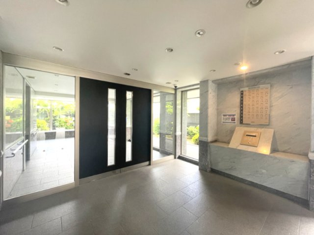 アルファステイツ倉敷中央のその他共用部分|・エントランス（内）
管理人が平日は日勤管理しており、丁寧に清掃いただいております。