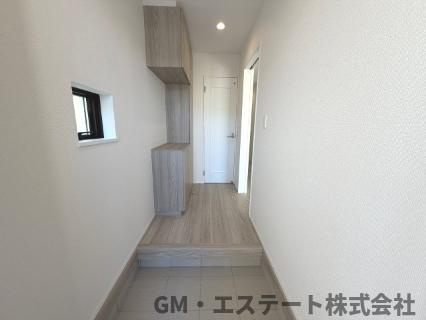 宮崎市月見ケ丘1丁目　新築住宅（A号棟）の玄関