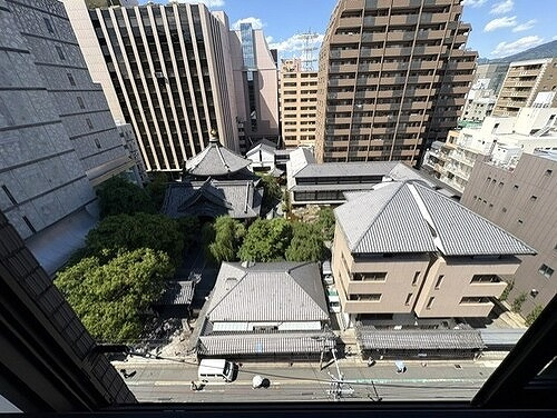 プレミスト京都六角通堂之前町のその他|LDから北側六角堂を見て