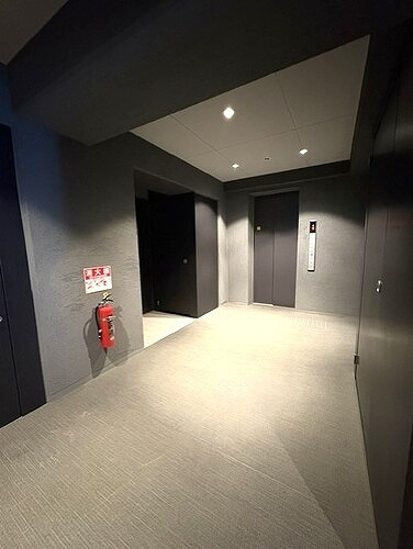 プレミスト京都六角通堂之前町のその他|10階EVと共用廊下