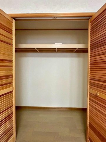 緑苑台東2条1丁目戸建の収納|２階洋室のクローゼット