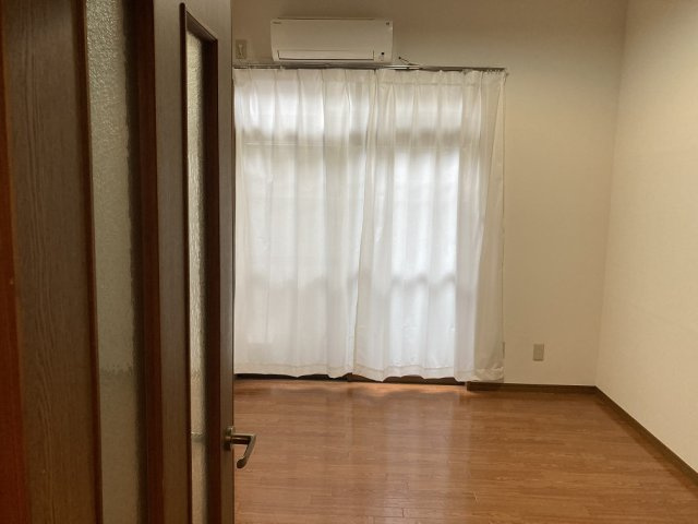 小金井市梶野町４丁目のアパートの居間・リビング