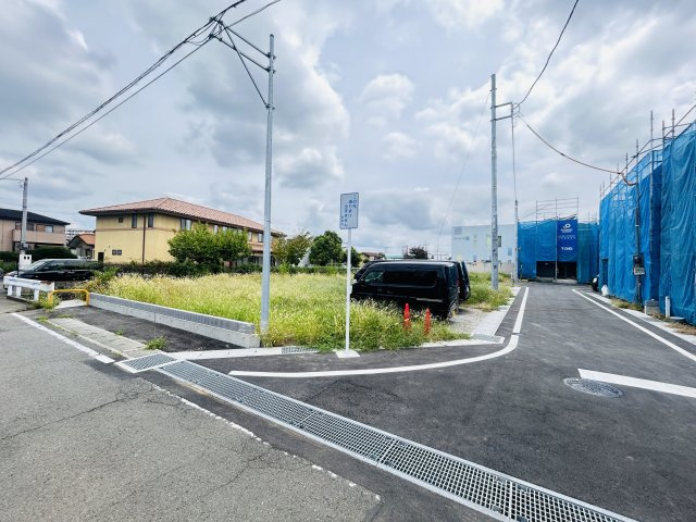 新築　高崎市下豊岡町全６棟　Blooming　Garden　1号棟の前面道路含む現地写真|現地写真　西側接道幅員約5.4ｍ