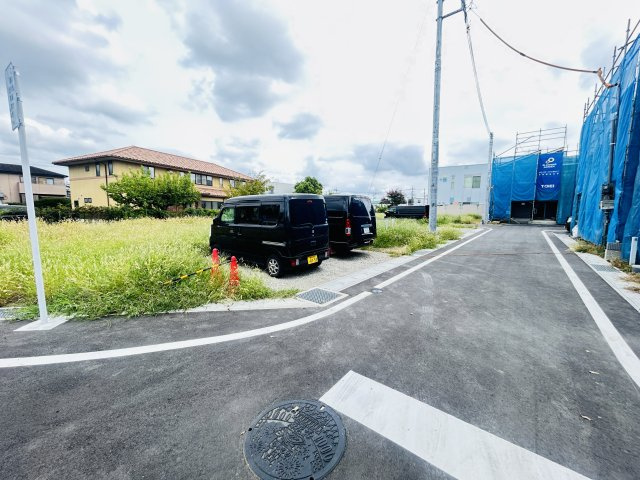 新築　高崎市下豊岡町全６棟　Blooming　Garden　1号棟の駐車場|現地写真　駐車スペースは並列3台分可能です！
