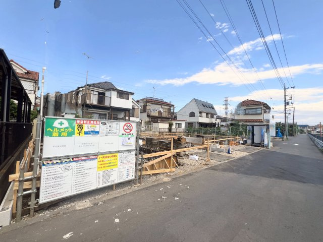 武蔵村山三ツ藤3丁目　全２棟　新築戸建の前面道路含む現地写真