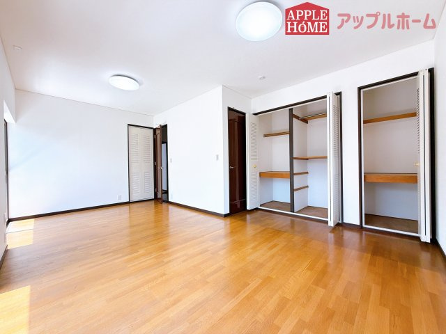 【中古戸建】小川町東小川の洋室|２階居室は全室収納あり！たっぷりある収納活用でお部屋もキレイを保てます♪