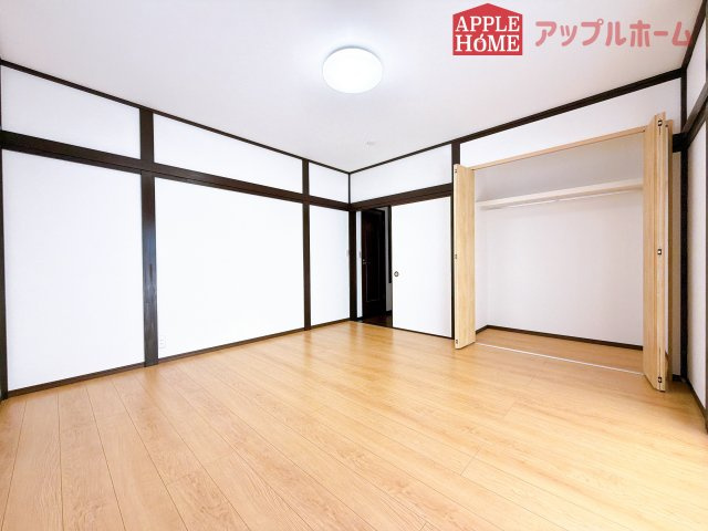 【中古戸建】小川町東小川の洋室|２階居室は全室収納あり！たっぷりある収納活用でお部屋もキレイを保てます♪