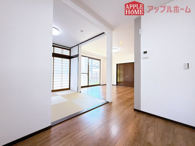 【中古戸建】小川町東小川の居間・リビング|窓から差し込む光で家族を温かく包み込みます。明るいリビングで子育てする喜びを☆いつでも見学可能です！