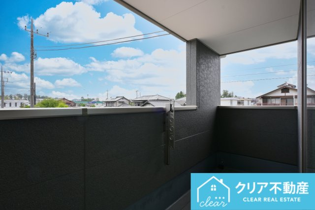 【バルコニー】 | 桐生相生町2丁目24-1期　リナージュ | 屋根付きのバルコニーは急な雨でも安心です♪