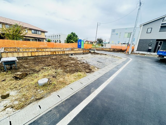 新築　高崎市下豊岡町全６棟　Blooming　Garden　2号棟の前面道路含む現地写真|現地写真　西側接道幅員約5.4ｍ