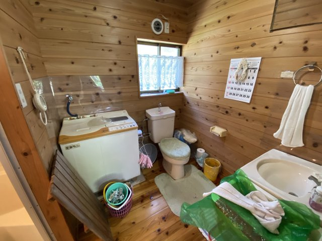丹波市青垣町奥塩久の中古一戸建のその他|トイレ、洗面、脱衣、洗濯機置場
