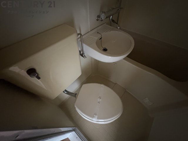 浴室内にトイレがあります！