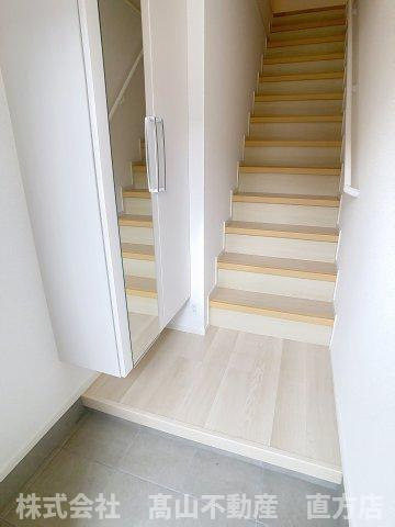 直方市大字感田のアパートの玄関