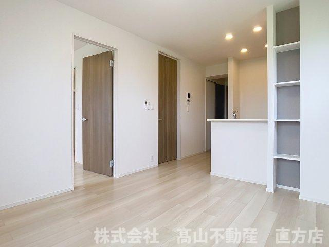 直方市大字感田のアパートの居間・リビング