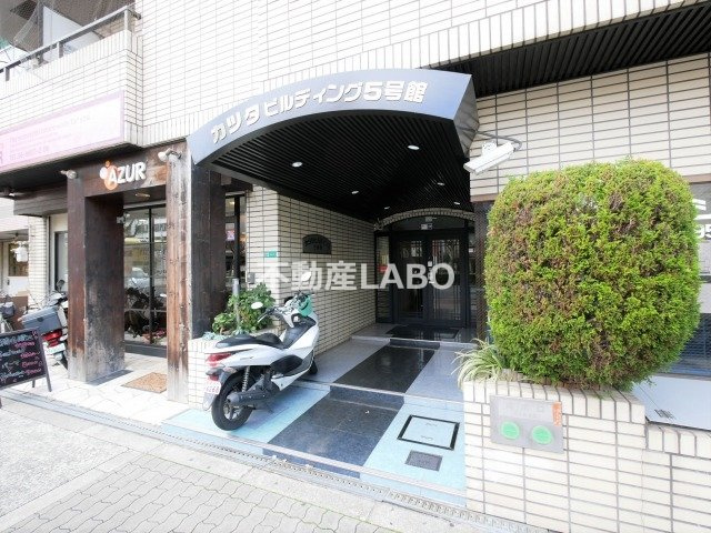 カツタビルディング５号館のエントランス