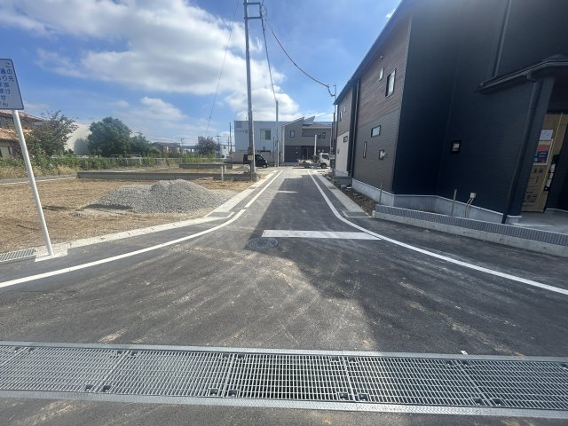 新築　高崎市下豊岡町全６棟　Blooming　Garden　3号棟の前面道路含む現地写真|現地写真　西側接道幅員約5.4ｍ