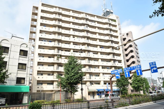 【外観】 | 板橋蓮根台ダイヤモンドマンション | 手入れの行き届いた外壁やエントランスなど、「見ればわかる」レベルで清潔感を保ったマンションです。築年数を感じさせない姿で皆様をお出迎えします。～即日のご見学可能～　お問合せはお気軽にどうぞ。